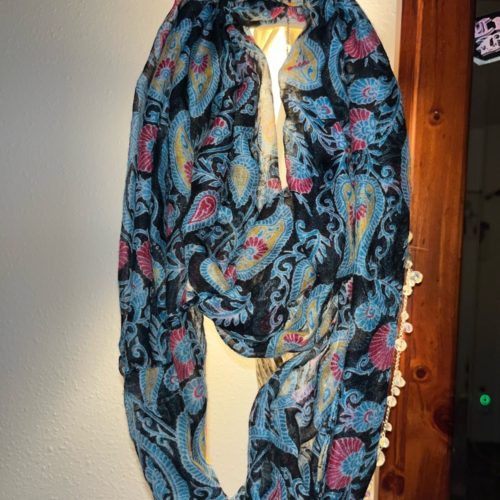 🧣Scarf - Picture 2 of 3